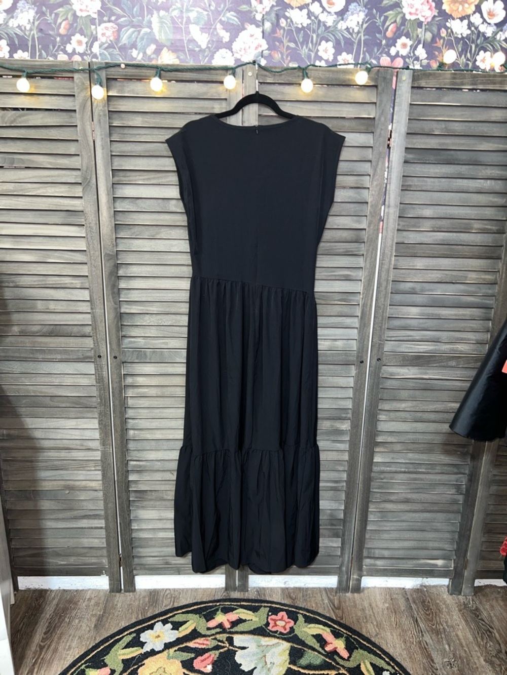 Black Tiered Midi Dress Sleeveless Fit & Flare Flowy Size L (No Tag) - Picture 3 of 4